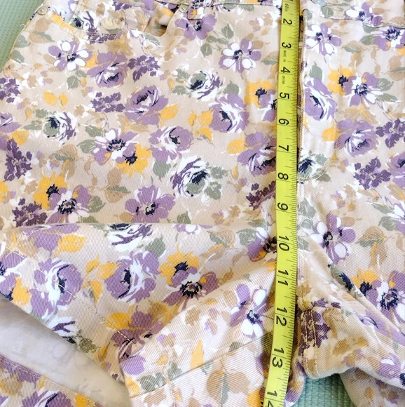 Gloria Vanderbilt Denim Floral Stretch High Waist Shorts Size 14 - Picture 5 of 8